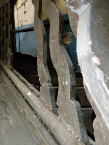 Close up of the wavy posts under the handrail